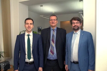 Unser volles Engagement gilt
Ihrem Unternehmen. Denn
als Wirtschaftsprüfer aus Potsdam ist es unsere
Passion, mittelständische Unternehmen zu unterstützen.